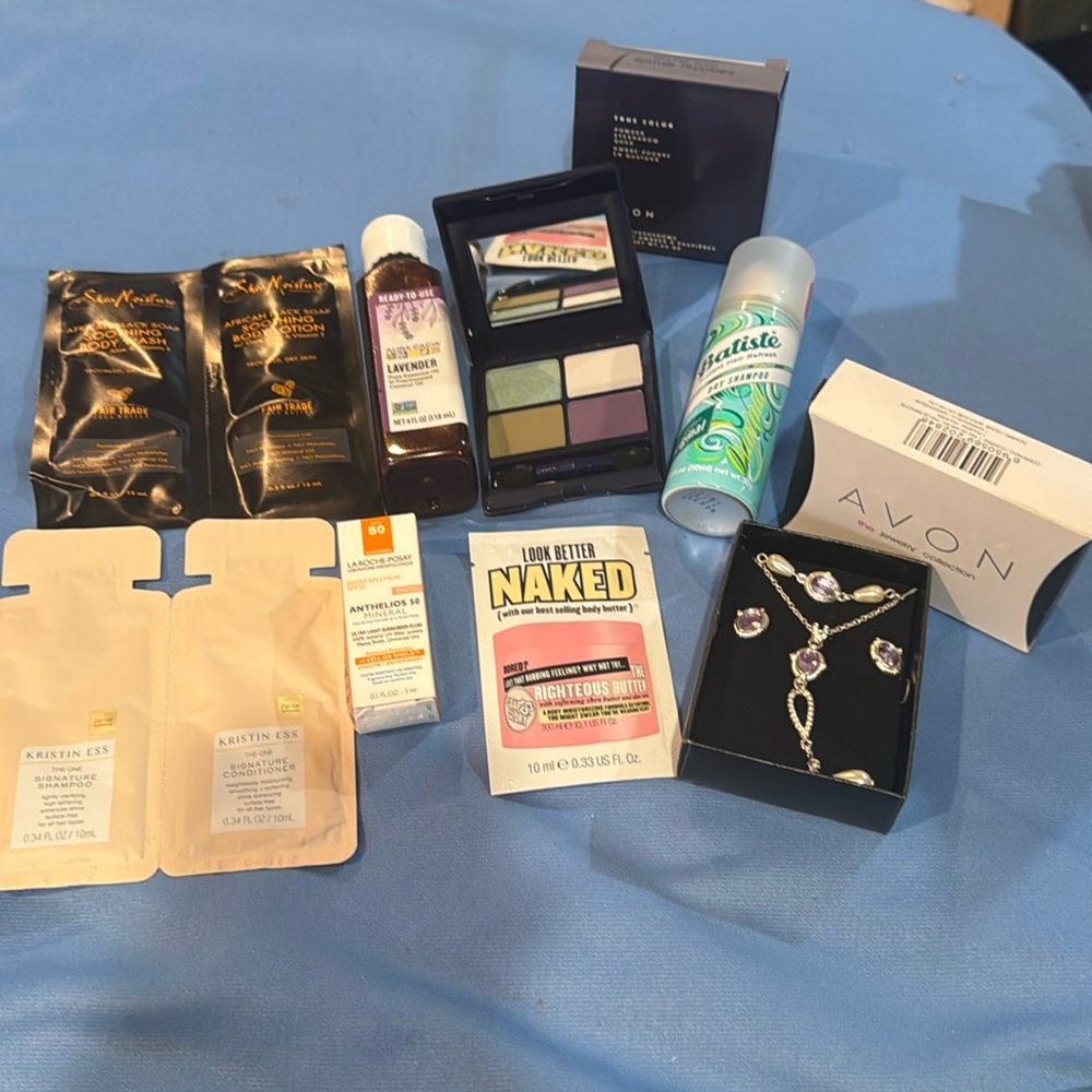 NEW Makeup 10pc Lot #20 Aura Cacia, Naked, LaRoche Posey, Shea, Ess, Avon Z53